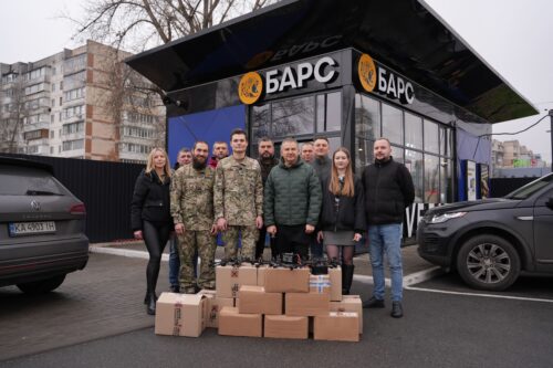 ГО «Кіноспілка» разом з мережею АЗК БАРС передали 80 FPV-дронів до Центру спеціального призначення «Омега» Національної гвардії України.