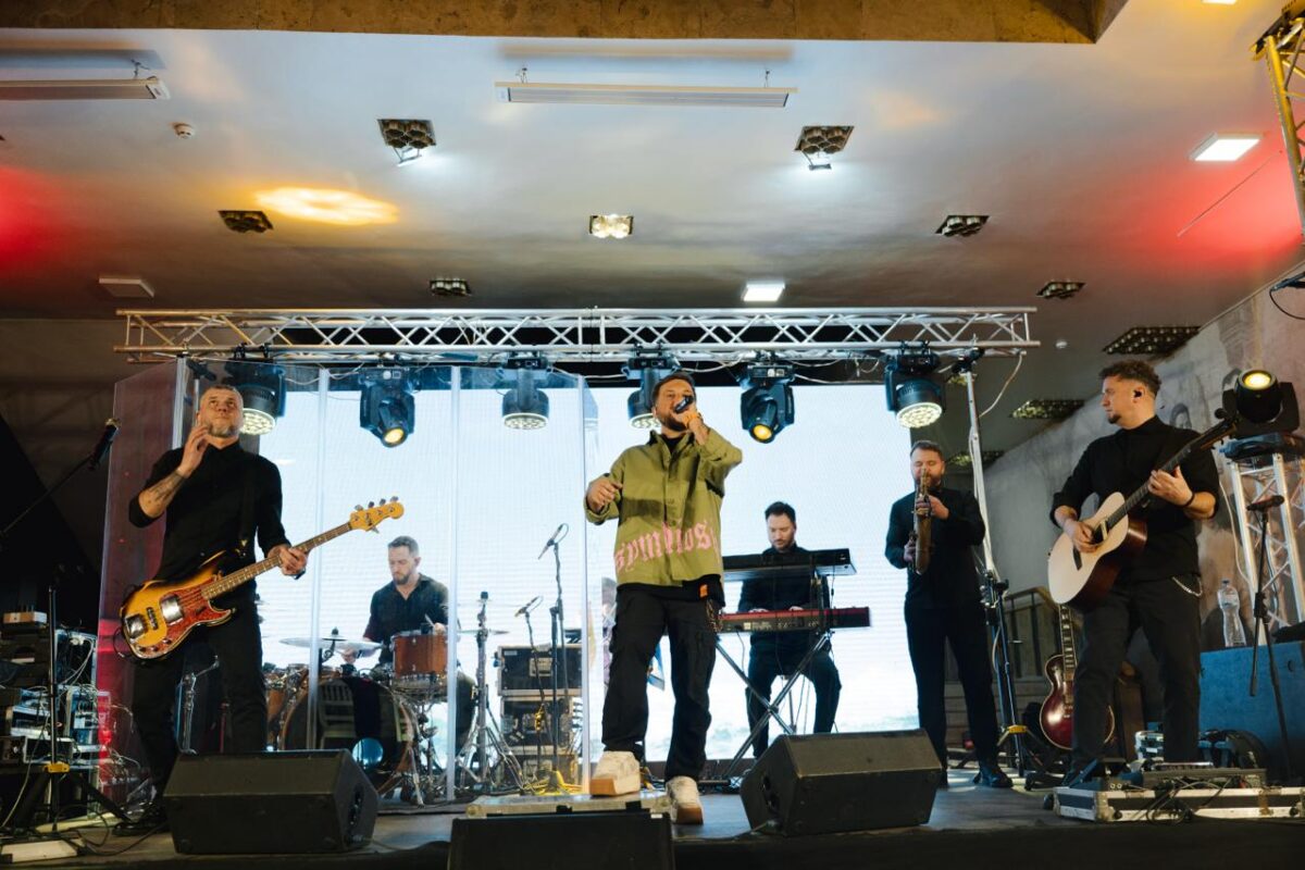 Виступ гурту «БЕЗ ОБМЕЖЕНЬ»