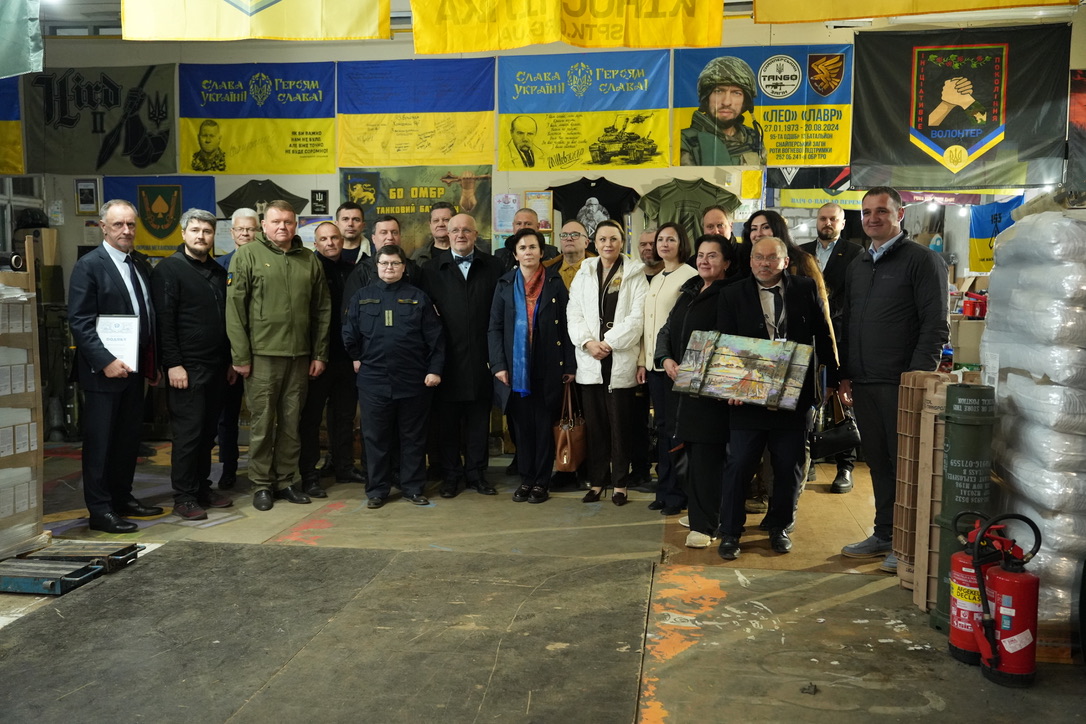 Кіноспілка разом з литовськими партнерами передали пакет допомоги ГУР