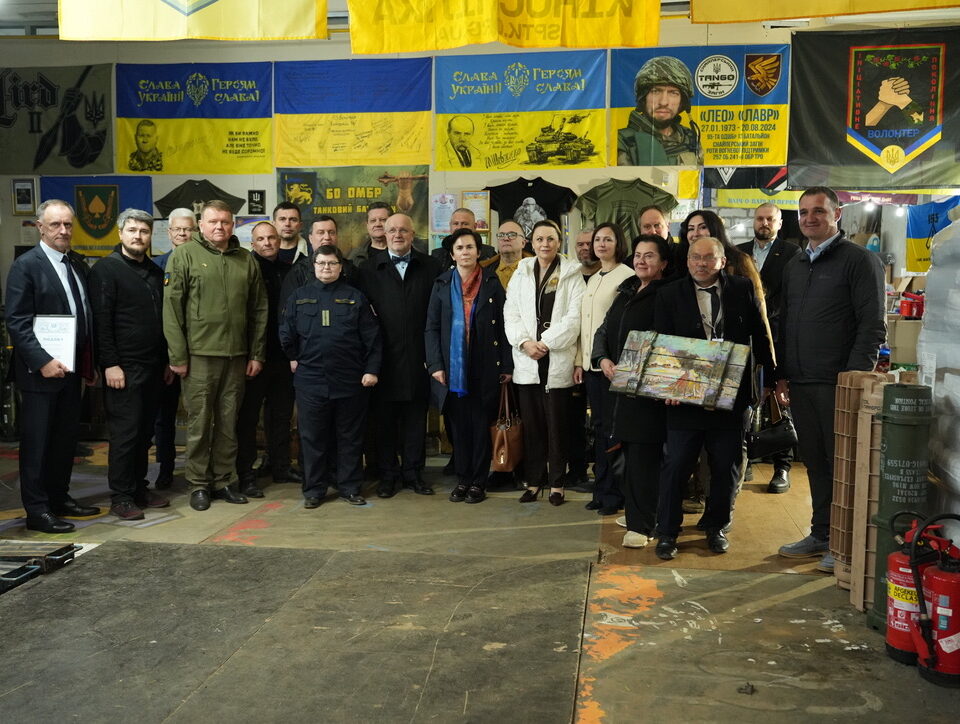 Кіноспілка разом з литовськими партнерами передали пакет допомоги ГУР